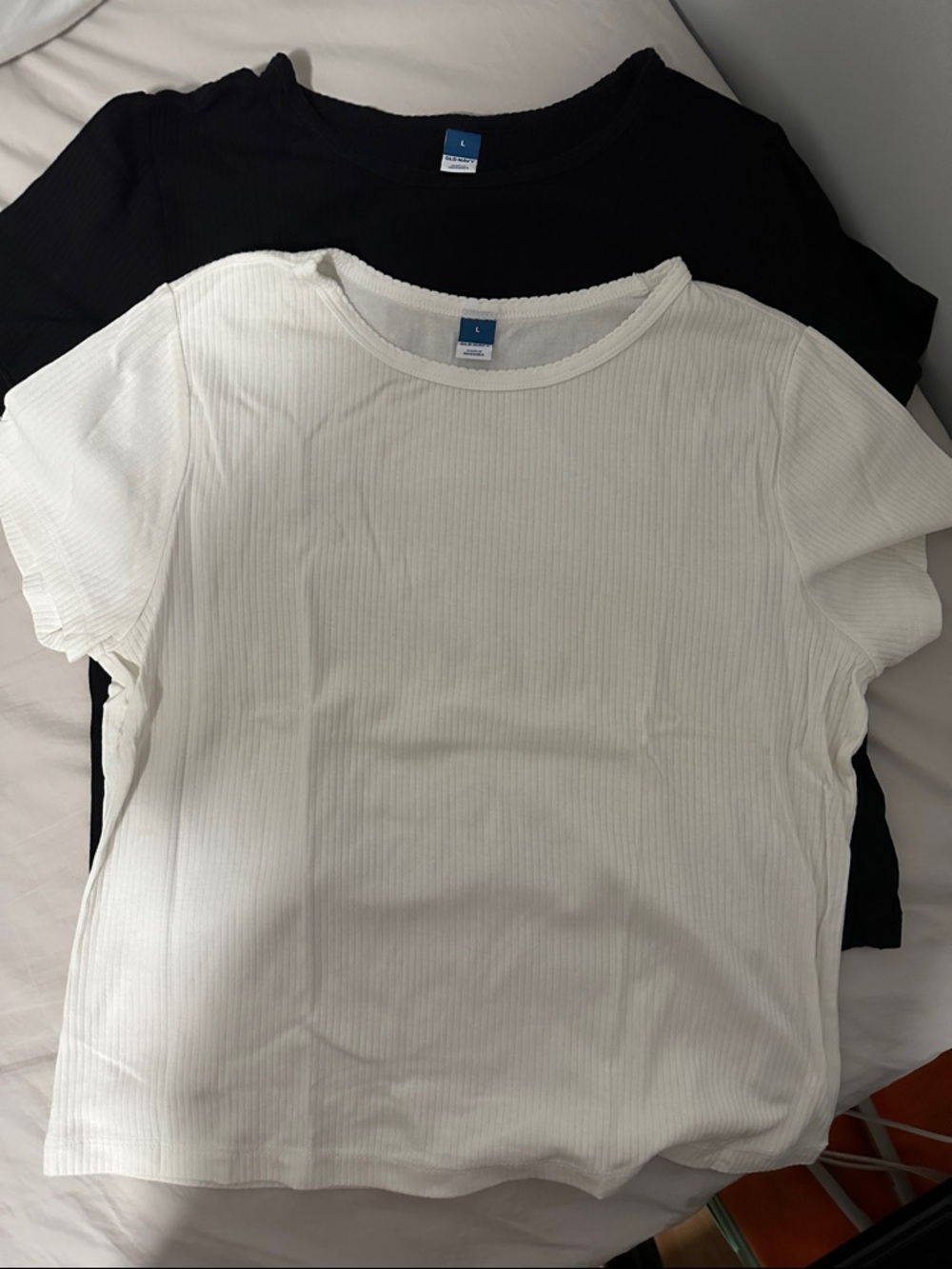 Old Navy Women Ribbed Tees- White and Black T-Shirt for Summer Size Large